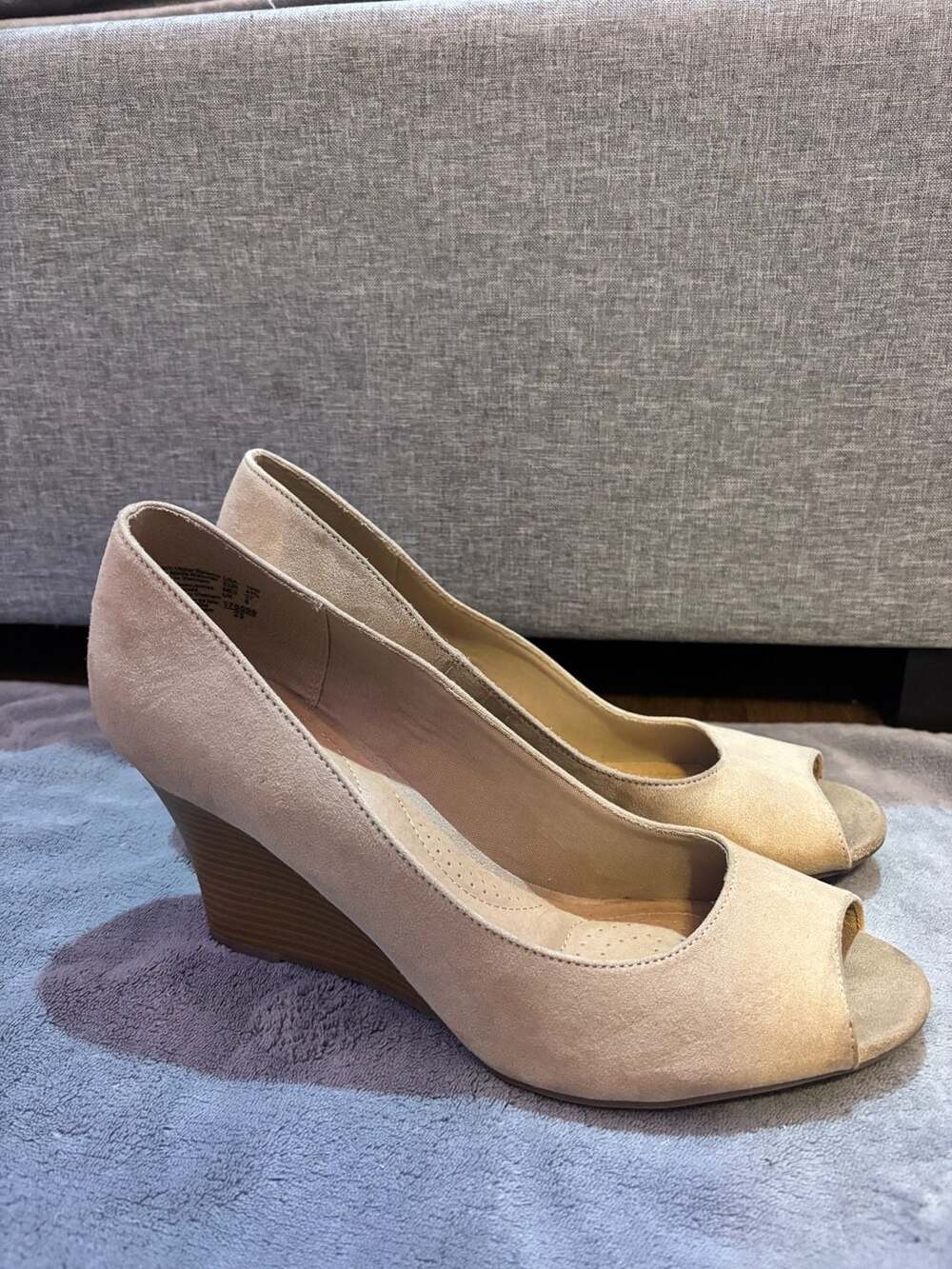 Dexflex Comfort Tan Suede Peep Toe Wedges with Memory Foam 10 - Picture 4 of 6